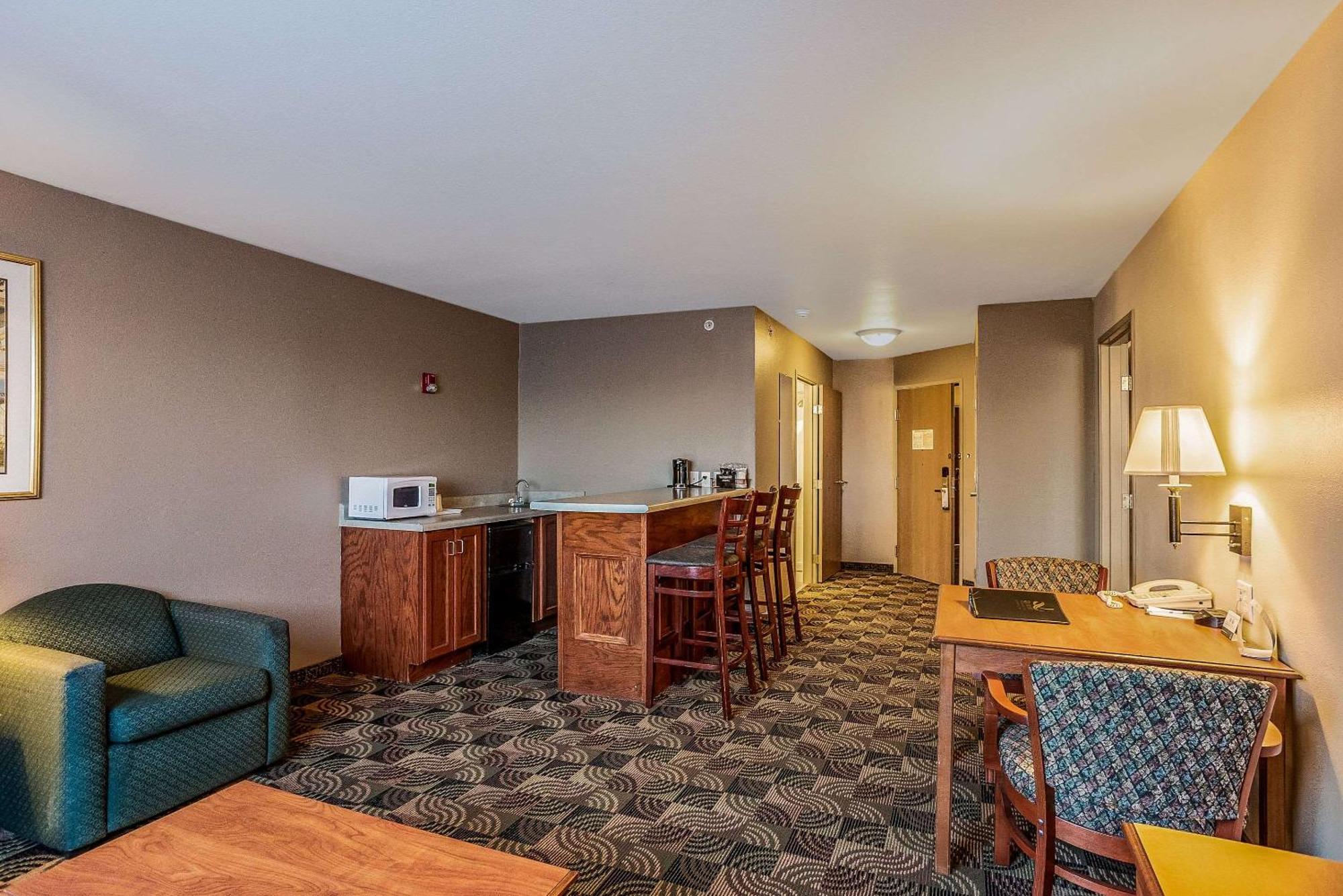 Quality Inn & Suites Hannibal Exterior photo